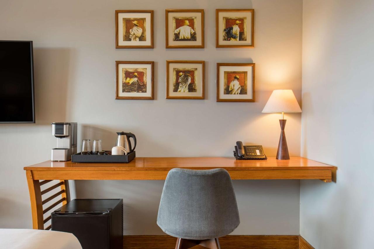 Radisson Hotel Tamboho Waterfront 안타나나리보 외부 사진